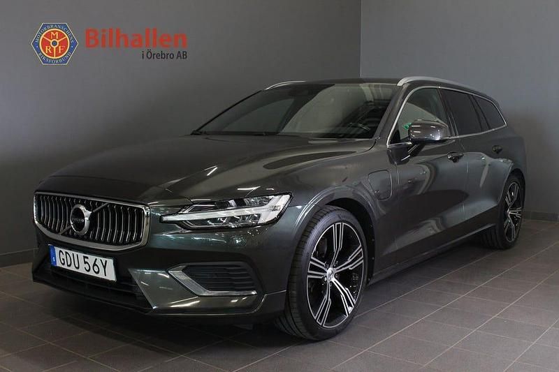 Grå Begagnad 2021 Volvo V60 Inscription Kombi | 299 900 kr (Marknadspris) - Bild 1/4