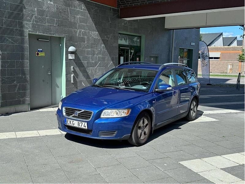 Blå Begagnad 2009 Volvo V50 Kombi | 28 800 kr (Bra pris) - Bild 1/4
