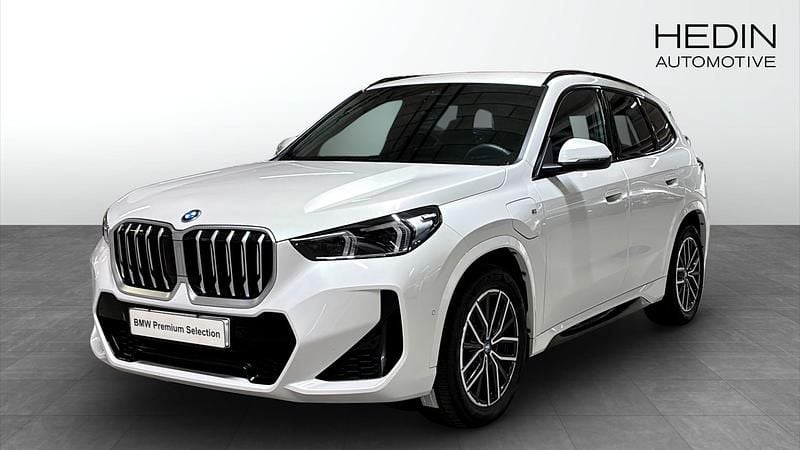 Vit (white) Begagnad 2025 BMW X1 M Sport SUV | 554 700 kr (Lite dyr) - Bild 1/4