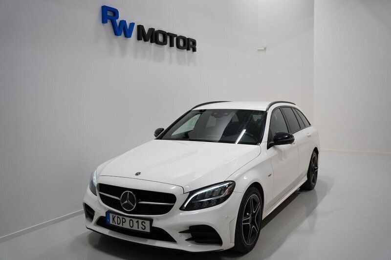Vit Begagnad 2020 Mercedes C200 AMG Kombi | 244 900 kr (Marknadspris) - Bild 1/4