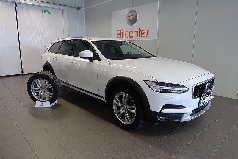 Vit Begagnad 2019 Volvo V90 CC Momentum Kombi | 299 900 kr (Marknadspris) - Bild 1/4