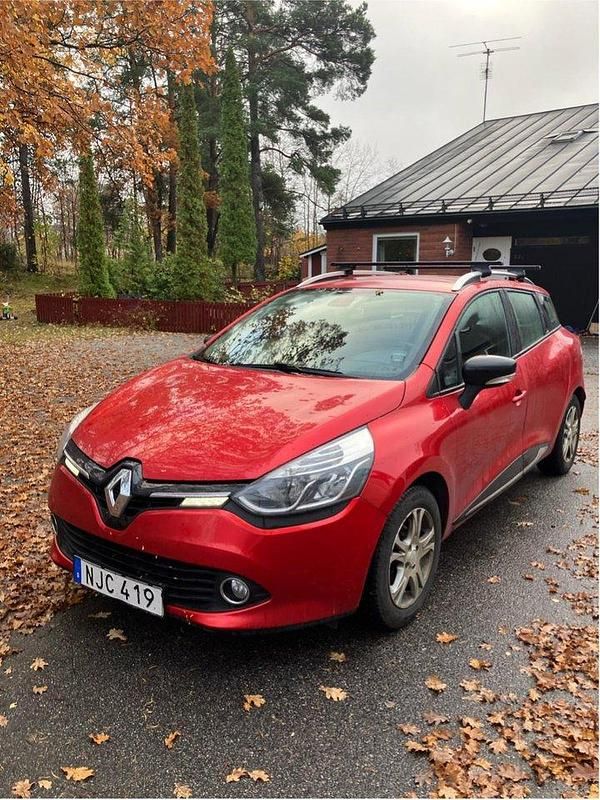 Röd Begagnad 2016 Renault Clio GrandTour Kombi | 69 000 kr (Marknadspris) - Bild 1/4