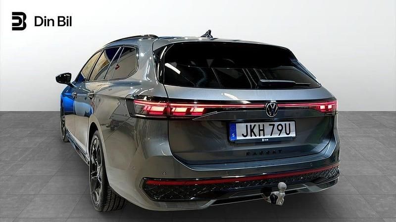 Begagnad VW Passat R-line 193 HK (141 kW) 2024 Diabase grey metallic Kombi
