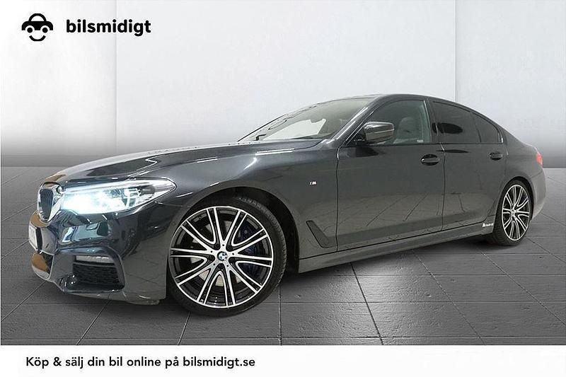 Grå Begagnad 2018 BMW 540 M Sport Sedan | 399 900 kr (Dyr) - Bild 1/3