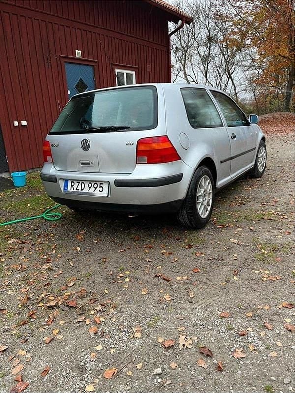 Silver Begagnad 2001 VW Golf IV Comfortline Halvkombi | 17 500 kr (Marknadspris) - Bild 1/3