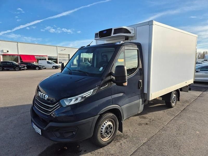 Blå Begagnad 2024 Iveco Daily Van | 615 000 kr - Bild 1/4