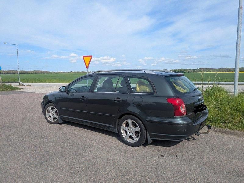 Grön Begagnad 2006 Toyota Avensis Kombi | 18 000 kr (Bra pris) - Bild 1/2
