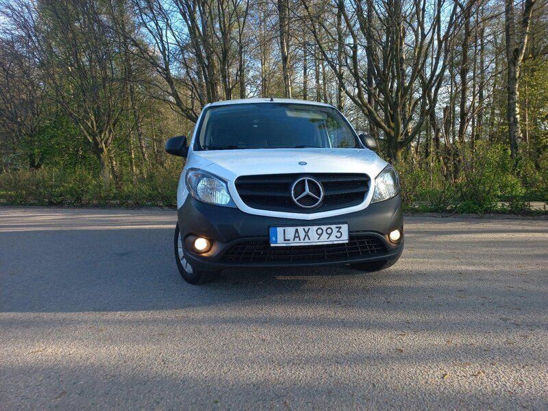 Vit Begagnad 2017 Mercedes Citan 109 | 59 900 kr (Marknadspris) - Bild 1/4
