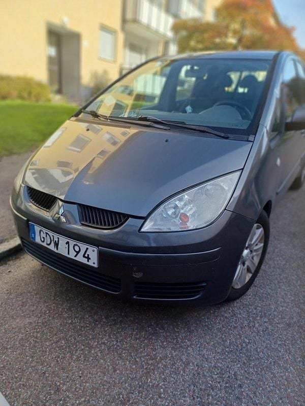 Grå Begagnad 2007 Mitsubishi Colt Halvkombi | 9 000 kr (Bra pris) - Bild 1/3
