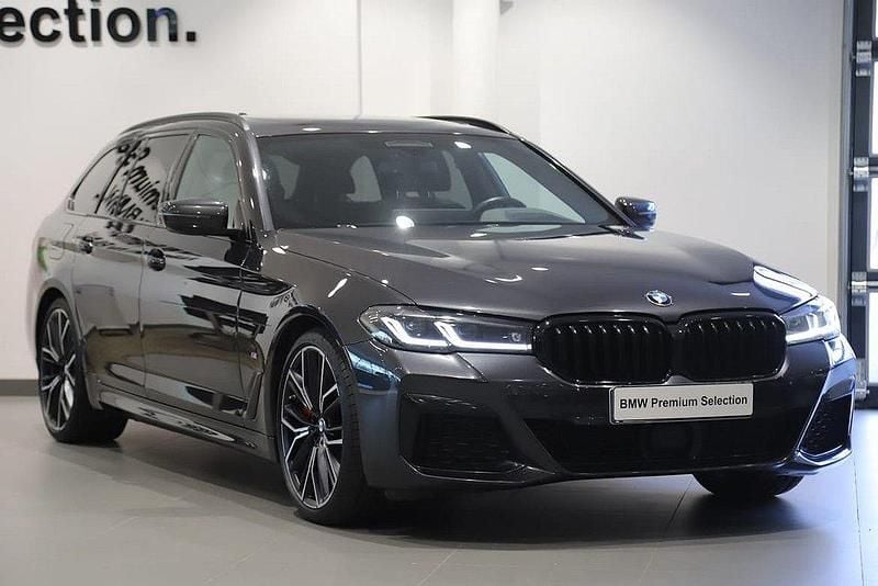 Grå Begagnad 2022 BMW 530 Comfort Edition Kombi | 489 000 kr (Lite dyr) - Bild 1/3