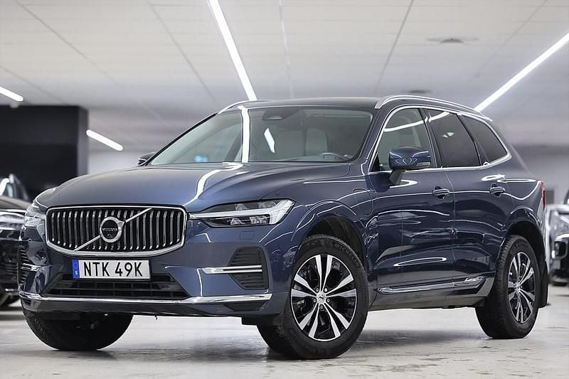 Begagnad Volvo XC60 Core 350 HK (257 kW) 2023 Blå SUV