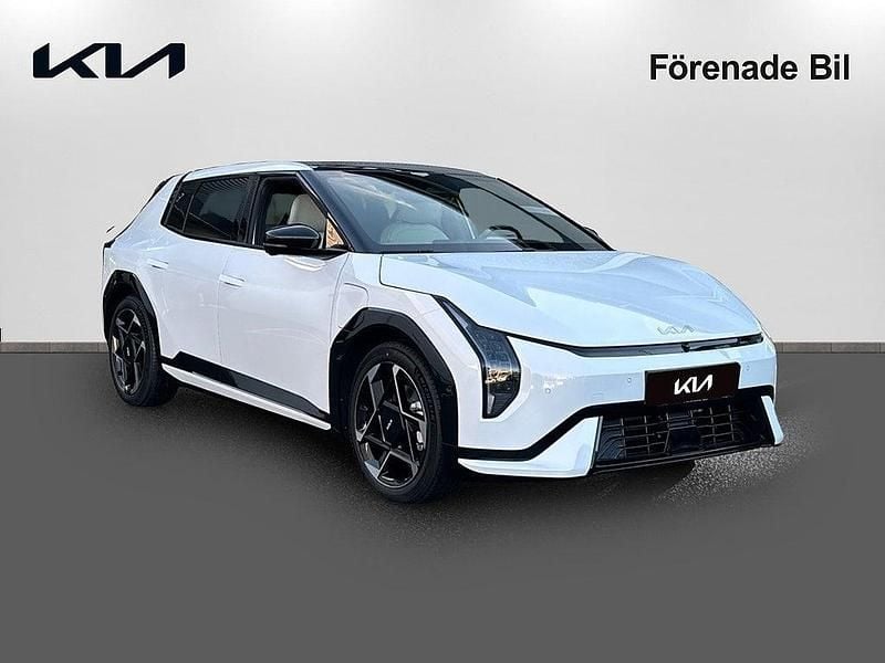 Ny Kia EV4 2026 Vit Halvkombi