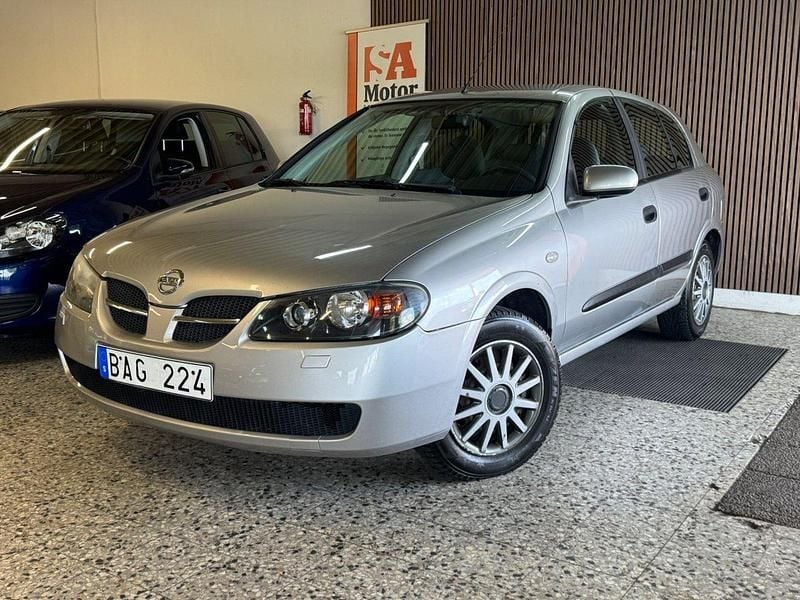 Silver Begagnad 2006 Nissan Almera Halvkombi | 23 899 kr (Marknadspris) - Bild 1/4