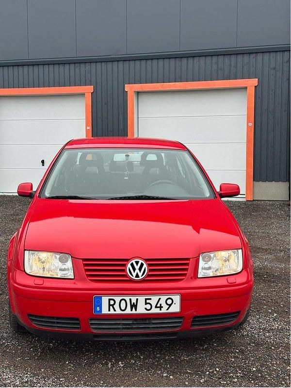 Röd Begagnad 2000 VW Bora Trendline Sedan | 22 500 kr - Bild 1/4