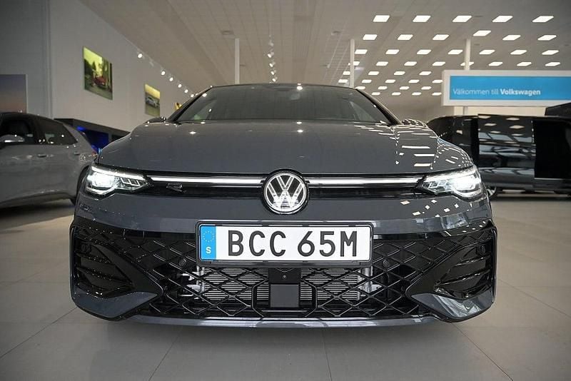 Ny VW Golf VIII R-line 204 HK (150 kW) 2026 Grå Halvkombi