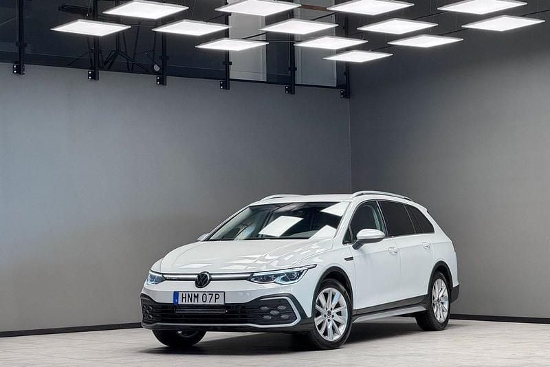 Vit Begagnad 2022 VW Golf Alltrack Kombi | 319 900 kr (Lite dyr) - Bild 1/3