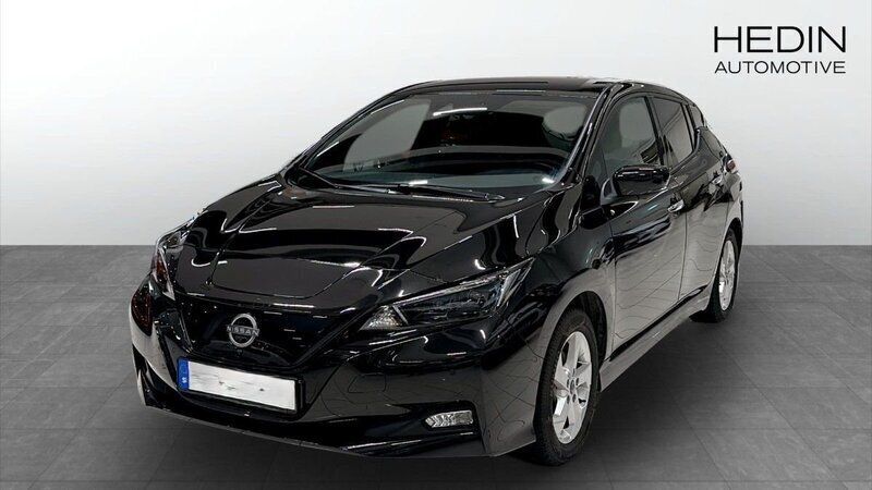 Svart (black) Begagnad 2023 Nissan Leaf N-Connecta Halvkombi | 209 900 kr (Marknadspris) - Bild 1/4
