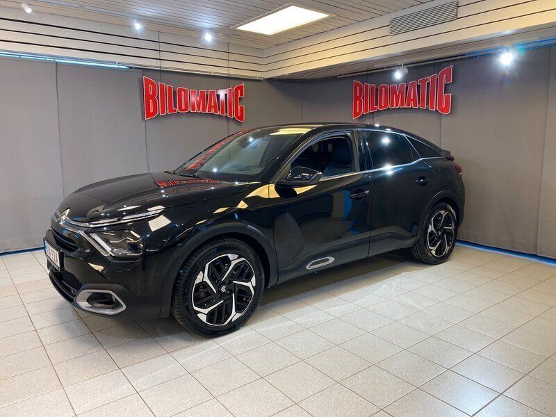 Svart Begagnad 2023 Citroën C4 Shine Halvkombi | 209 900 kr (Marknadspris) - Bild 1/4