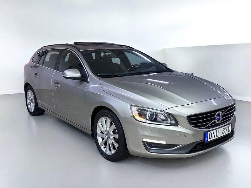 Begagnad Volvo V60 Momentum 181 HK (133 kW) 2014 Brun Kombi