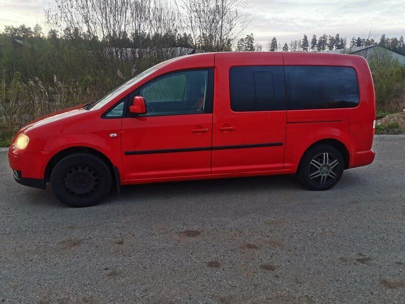 Röd Begagnad 2009 VW Caddy Maxi Life Life Minibuss | 67 900 kr - Bild 1/4