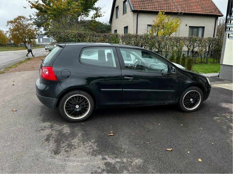 Svart Begagnad 2006 VW Golf V Trendline Halvkombi | 24 499 kr - Bild 1/4