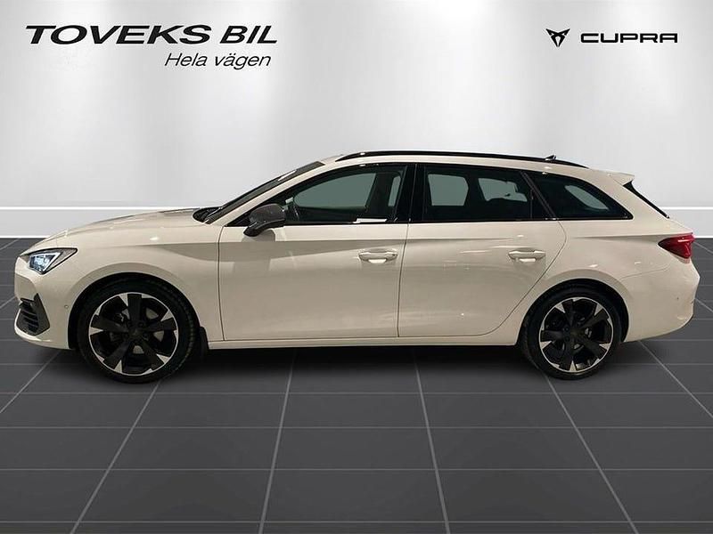 Begagnad Cupra Leon 150 HK (110 kW) 2023 Vit