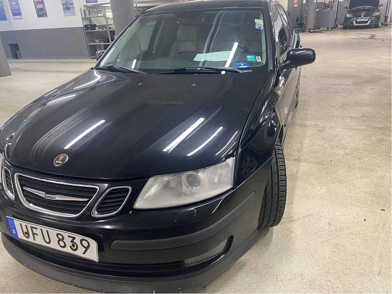 Svart Begagnad 2003 Saab 9-3 Aero Sedan | 27 000 kr (Bra pris) - Bild 1/4