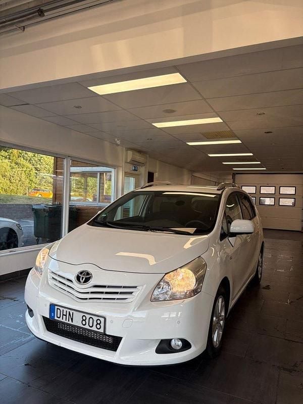 Vit Begagnad 2012 Toyota Verso Minibuss | 69 900 kr (Bra pris) - Bild 1/4
