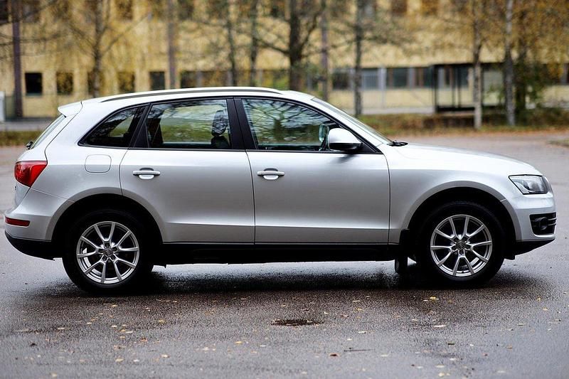 Silver Begagnad 2010 Audi Q5 SUV | 99 900 kr (Marknadspris) - Bild 1/4