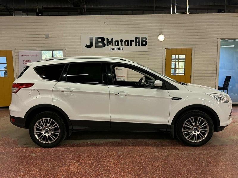 Vit Begagnad 2013 Ford Kuga Titanium SUV | 109 900 kr (Marknadspris) - Bild 1/4