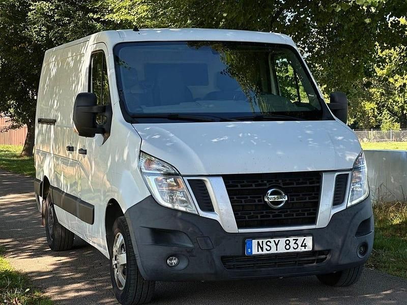 Vit Begagnad 2015 Nissan NV400 Van | 89 999 kr (Marknadspris) - Bild 1/4