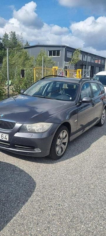 Grå Begagnad 2007 BMW 325 Kombi | 48 000 kr (Bra pris) - Bild 1/4
