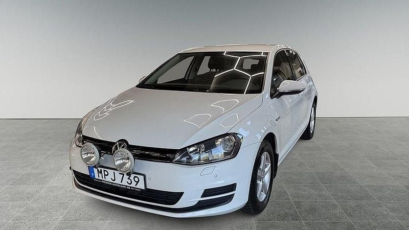 Vit Begagnad 2014 VW Golf VII Halvkombi | 100 000 kr (Bra pris) - Bild 1/4