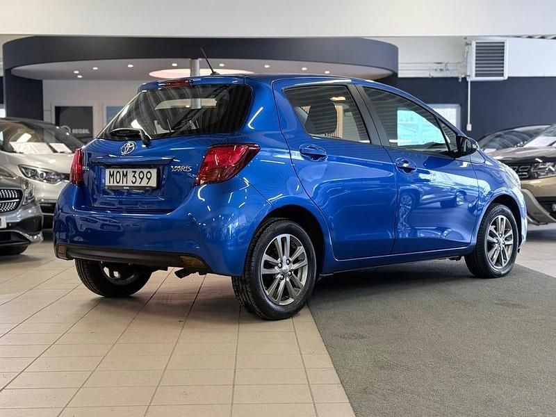 Begagnad Toyota Yaris Active 99 HK (72 kW) 2014 Blå Halvkombi