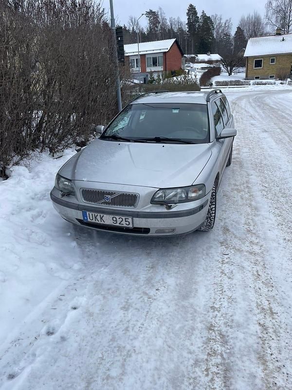 Begagnad 2004 Volvo V70 Kombi | 14 000 kr (Dyr) - Bild 1/4