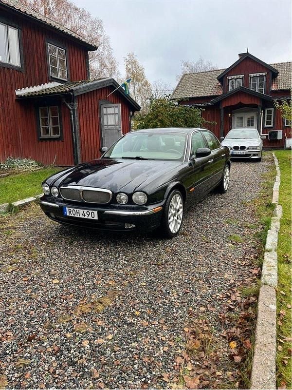 Svart Begagnad 2003 Jaguar XJ Sedan | 75 000 kr - Bild 1/4