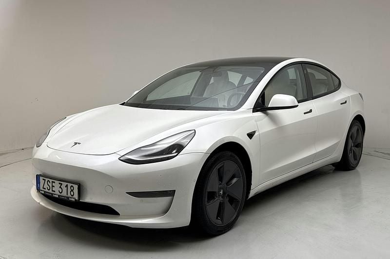 Vit Begagnad 2021 Tesla Model 3 Sedan | 195 000 kr (Superpris) - Bild 1/4