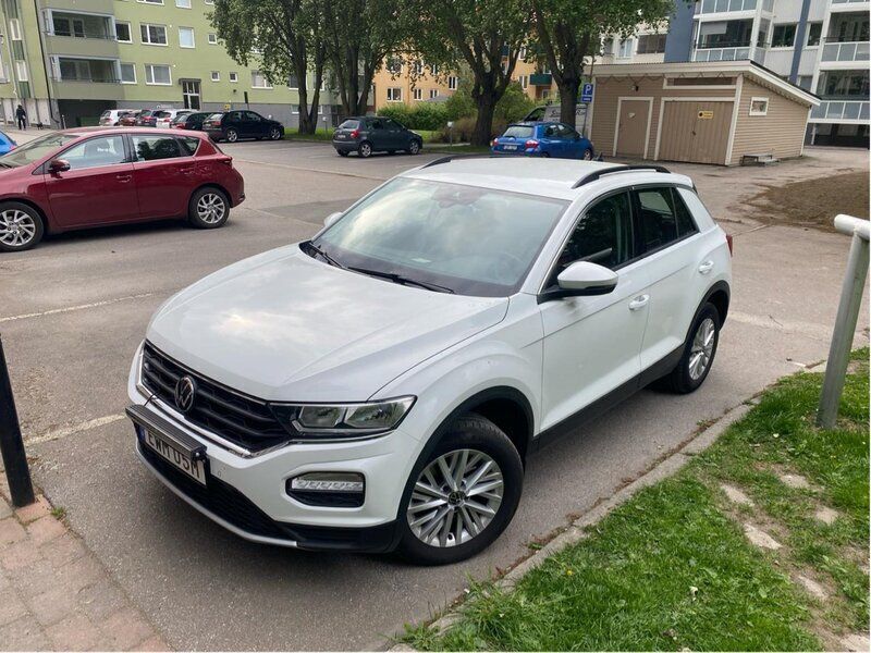 Vit Begagnad 2022 VW T-Roc SUV | 189 000 kr (Superpris) - Bild 1/4