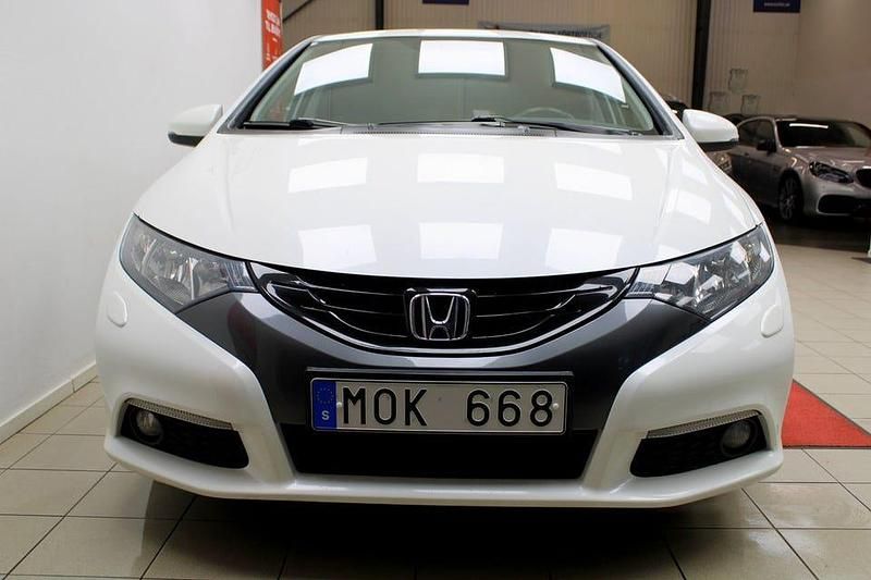Begagnad Honda Civic Sport 141 HK (103 kW) 2012 Vit Halvkombi