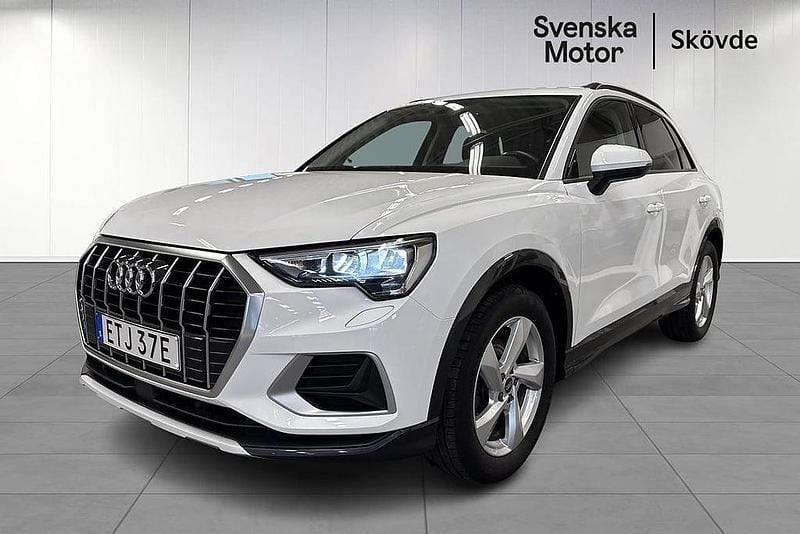 Vit Begagnad 2022 Audi Q3 Advanced SUV | 299 200 kr (Marknadspris) - Bild 1/4