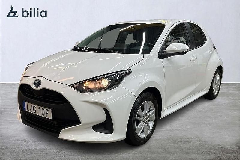 Begagnad Toyota Yaris Hybrid Active 117 HK (86 kW) 2021 Vit Halvkombi