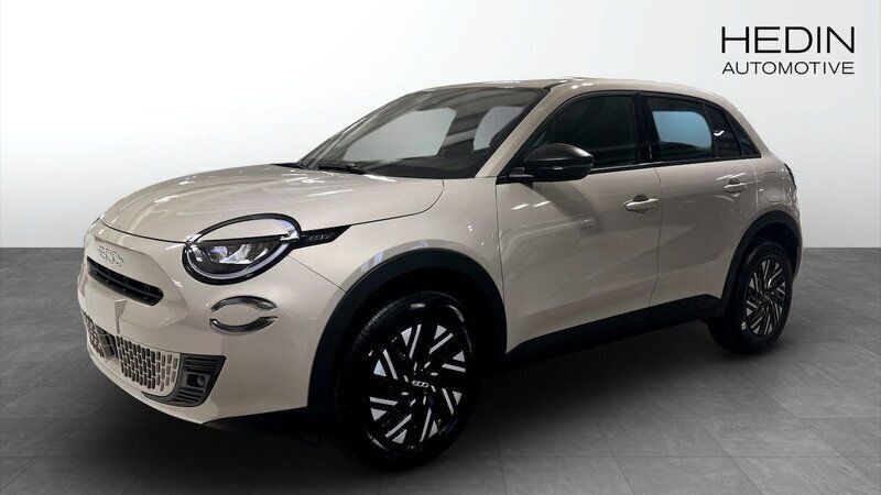 Grå Ny 2024 Fiat 600 Pop SUV | 327 800 kr (Marknadspris) - Bild 1/4