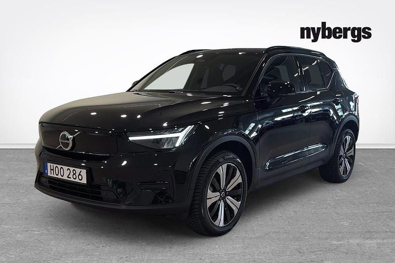 Svart Begagnad 2023 Volvo XC40 Core SUV | 349 000 kr - Bild 1/4