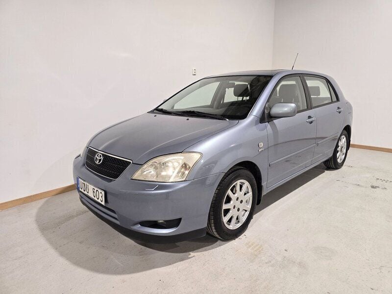 Blå Begagnad 2005 Toyota Corolla Halvkombi | 35 000 kr (Marknadspris) - Bild 1/4