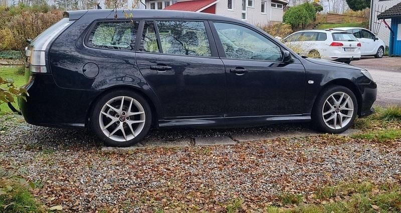 Svart Begagnad 2009 Saab 9-3 Vector Kombi | 20 000 kr (Bra pris) - Bild 1/4