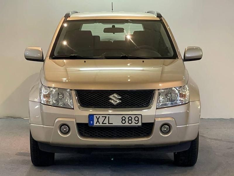 Begagnad Suzuki Grand Vitara 106 HK (77 kW) 2006 Ljusbrun SUV