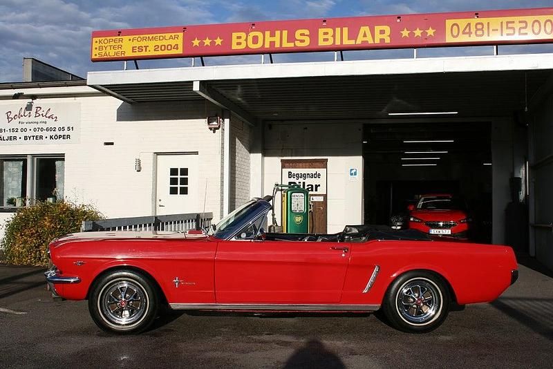 Röd Begagnad 1965 Ford Mustang Convertible Cab | 379 000 kr - Bild 1/4