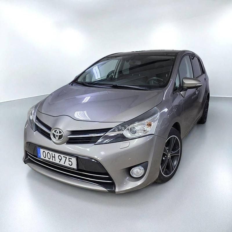 Begagnad Toyota Verso Executive 112 HK (82 kW) 2014 Brun Minibuss