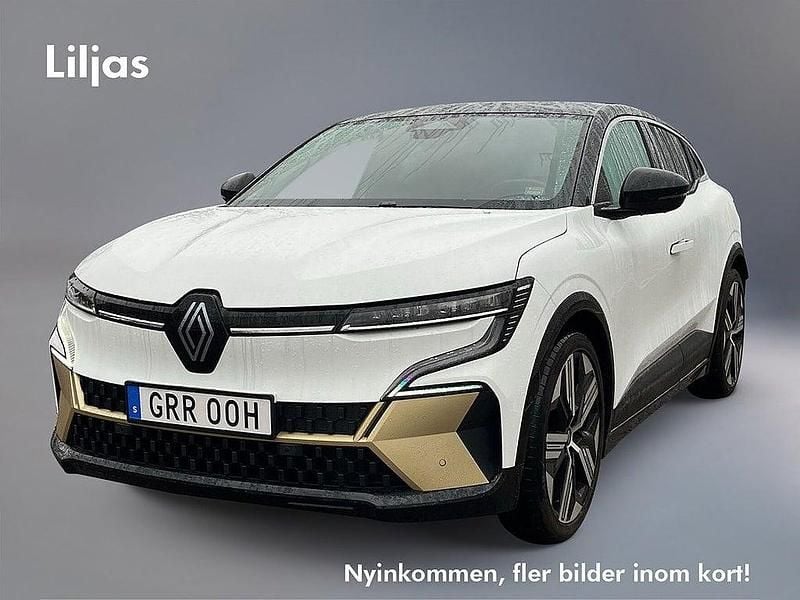 Vit Begagnad 2022 Renault Mégane IV Iconic Halvkombi | 289 000 kr (Marknadspris) - Bild 1/3