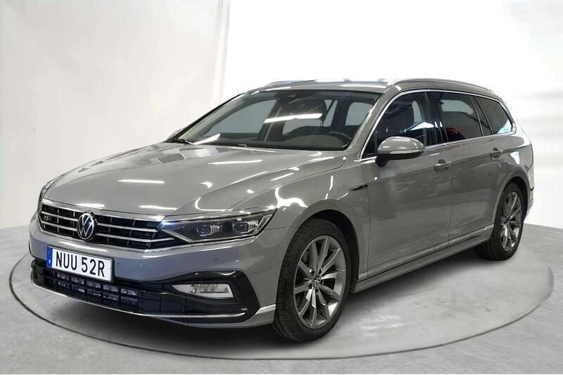 Grå Begagnad 2022 VW Passat GT Sedan | 269 000 kr (Marknadspris) - Bild 1/4